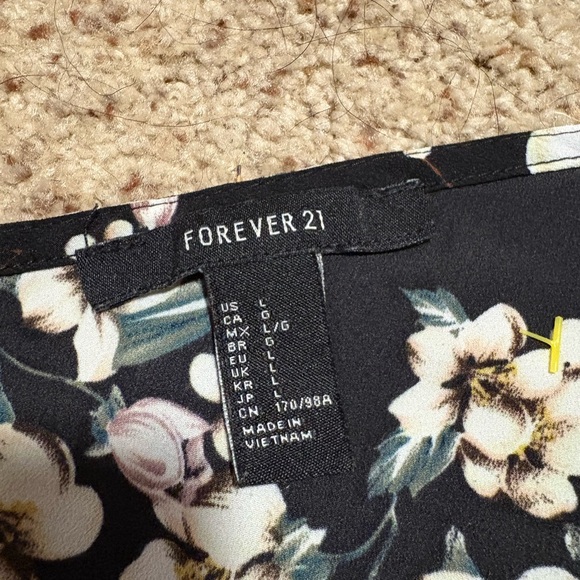 Woman’s Forever 21 Black Floral off the shoulder Top size L - Picture 4 of 5
